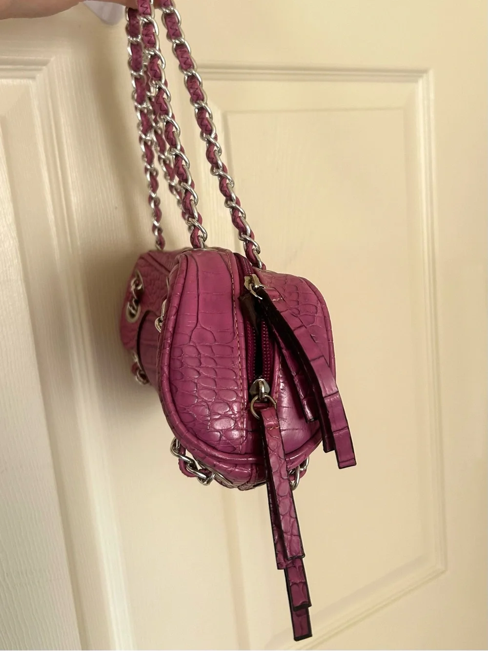 Y2K Chinese Laundry Fuchsia Faux Croc-Embossed Leather Shoulder Bag